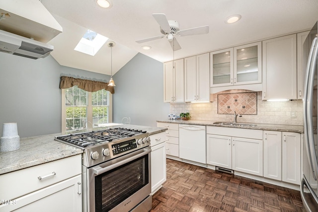 384 Lyndfield Cl W, Pittsboro, NC 27312 - kitchen featuring stainless steel appliances, a skylight, lofted ceiling, backsplash, and recessed lighting