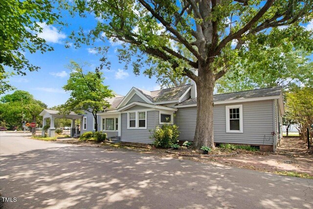 125 W Pine St, Pine Level, NC 27568 - view of front facade