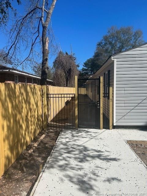 1914 Slater Ave, Fayetteville, NC 28301 - view of gate