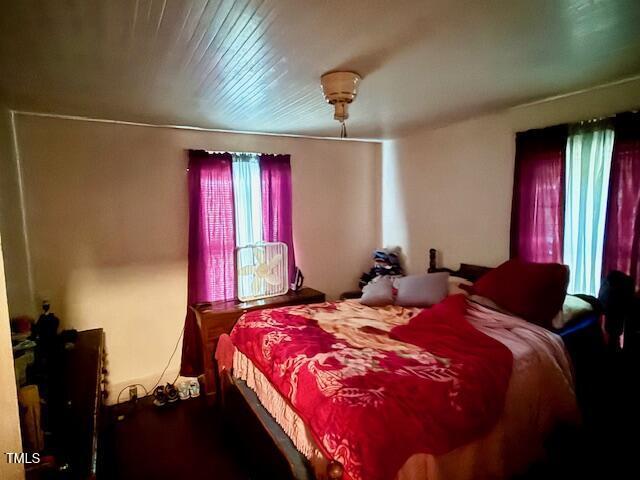 981 Leasburg Rd, Roxboro, NC 27573 - view of bedroom