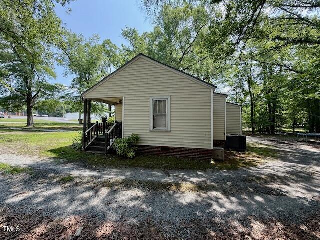981 Leasburg Rd, Roxboro, NC 27573 - view of side of property with crawl space