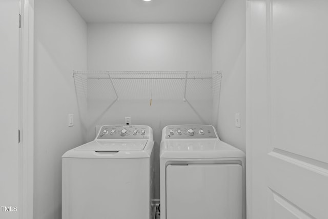 2539 Kasota Ln, Raleigh, NC 27610 - laundry room featuring washing machine and dryer