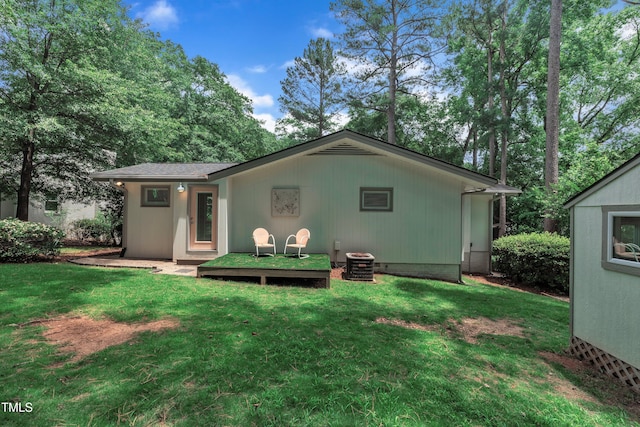 3205 Dell Dr, Raleigh, NC 27609 - back of property featuring a lawn