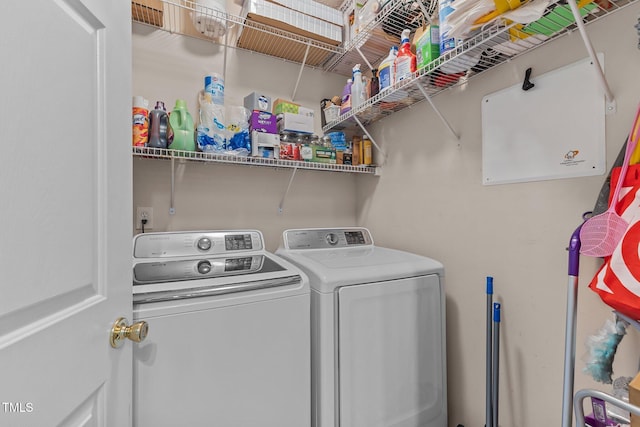 3159 Wisteria Ln Unit 202, Fayetteville, NC 28314 - laundry room with washing machine and dryer