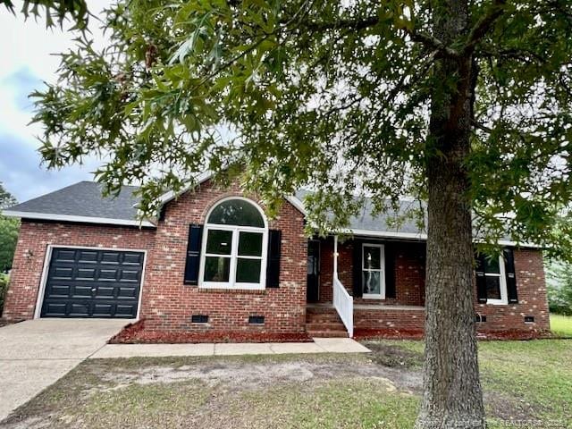 162 E Twelve Oaks Rd, Raeford, NC 28376 - ranch-style house featuring crawl space, driveway, an attached garage, and brick siding