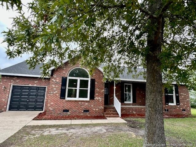 162 E Twelve Oaks Rd, Raeford, NC 28376 - ranch-style home with crawl space, an attached garage, concrete driveway, and brick siding