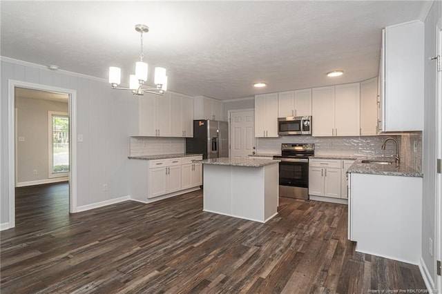 2110 Lombardy Dr, Fayetteville, NC 28304 - kitchen with stainless steel appliances, a chandelier, tasteful backsplash, a kitchen island, and crown molding