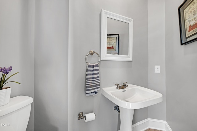 5013 Wheatridge Dr, Fuquay Varina, NC 27526 - bathroom featuring toilet and baseboards
