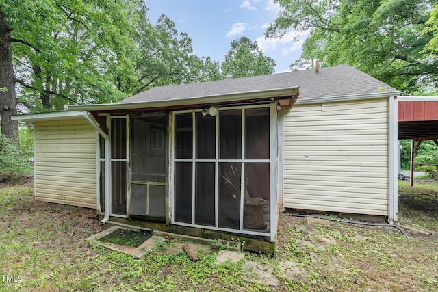 1401 Robinhood Rd, Durham, NC 27701 - view of outdoor structure featuring a sunroom