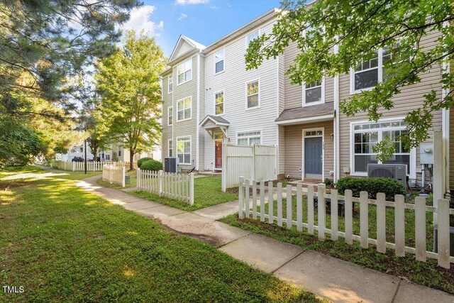 330 Gilman Ln Unit 109, Raleigh, NC 27610 - townhome / multi-family property featuring a fenced front yard