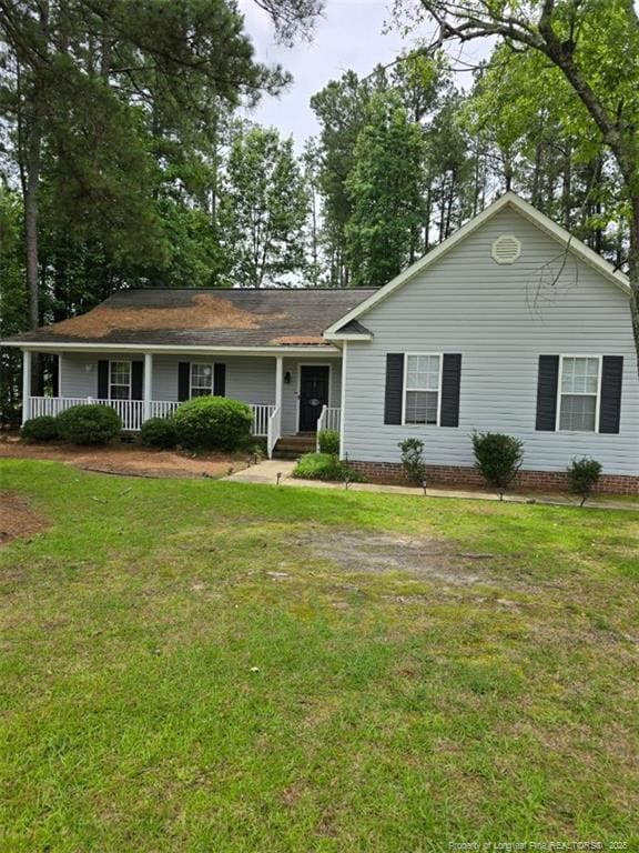 411 Nash Rd, Saint Pauls, NC 28384 - ranch-style home featuring a porch and a front lawn