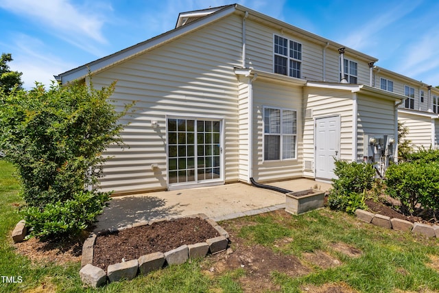 15 Canary Ct, Durham, NC 27713 - back of property with a patio