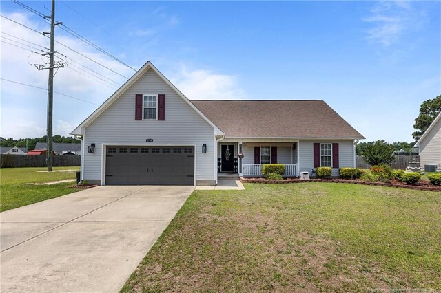 2720 Daniel Boone Ln, Hope Mills, NC 28348 - traditional home featuring a porch, driveway, and a garage