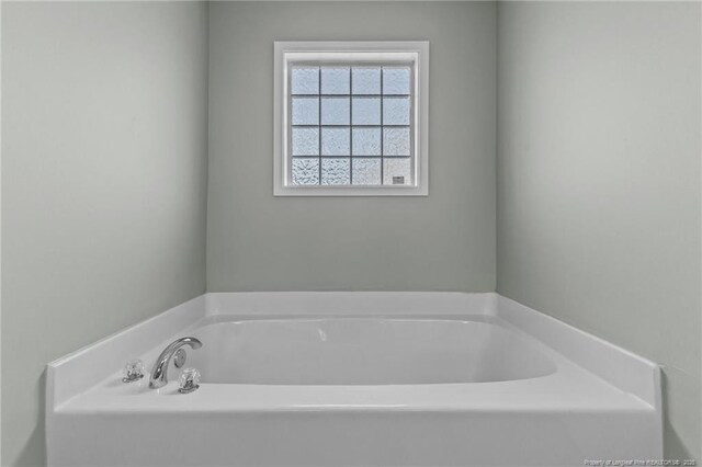 2720 Daniel Boone Ln, Hope Mills, NC 28348 - full bath featuring a bath