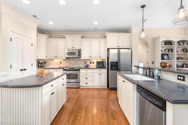 412 Whitt Ave, Burlington, NC 27215 - kitchen with stainless steel appliances, an island with sink, light wood-style floors, hanging light fixtures, and recessed lighting