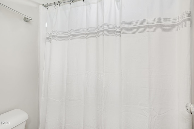 442 Granite Mill Blvd, Chapel Hill, NC 27516 - full bathroom featuring a shower with curtain