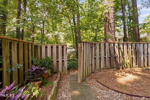 1563 Laureldale Dr, Raleigh, NC 27609 - view of yard
