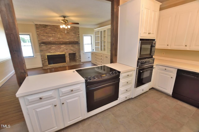 2708 Coleberry Trl, Rocky Mount, NC 27804 - kitchen with black appliances, crown molding, a peninsula, open floor plan, and ceiling fan