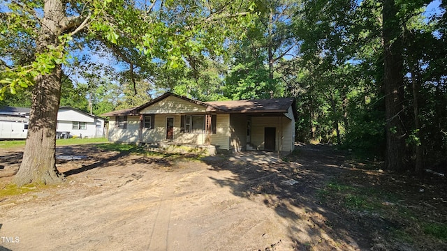 2100 N Webb St, Selma, NC 27576 - bungalow with driveway