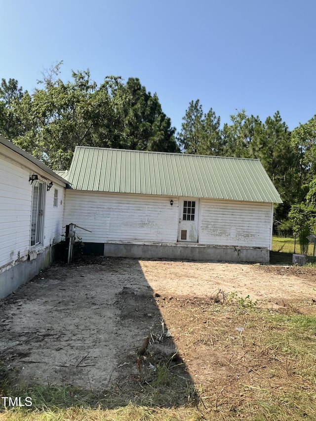 269 Beagle Run Ln, Aberdeen, NC 28315 - view of garage
