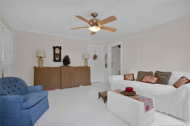 92 Nathan Dudley Rd, Clinton, NC 28328 - living area featuring ceiling fan