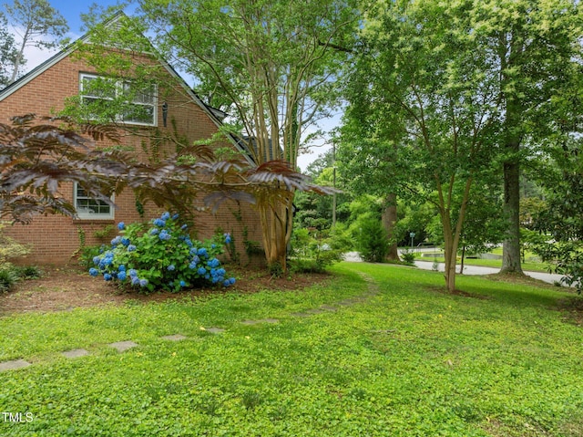 3516 Swift Dr, Raleigh, NC 27606 - view of grassy yard