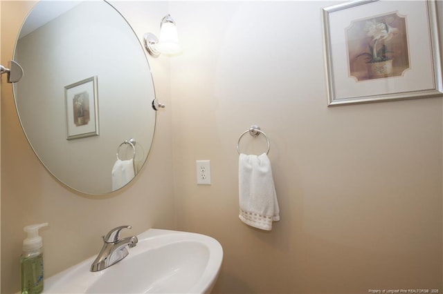 957 Blackeyed Susan Pl, Vass, NC 28394 - bathroom featuring a sink