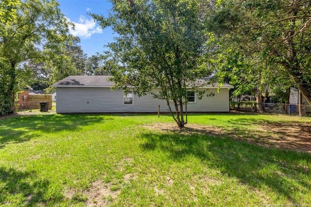 6547 Amanda Cir, Fayetteville, NC 28304 - view of yard