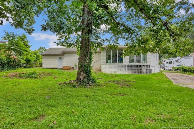 262 Shads Ford Blvd, Fayetteville, NC 28314 - view of front of property featuring a front yard