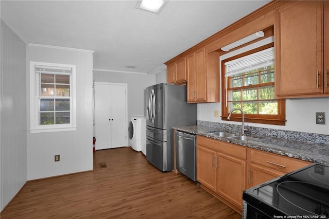 6411 Huntleigh Ct, Fayetteville, NC 28303 - kitchen with stainless steel appliances, washer / dryer, dark wood finished floors, ornamental molding, and dark stone countertops