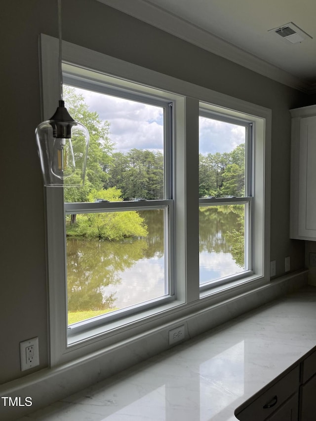 3204 Overlook Ct, Burlington, NC 27215 - detailed view of crown molding