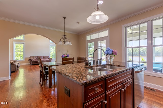 9701 Corktree Ct, Wake Forest, NC 27587 - kitchen featuring healthy amount of natural light, arched walkways, crown molding, and decorative light fixtures