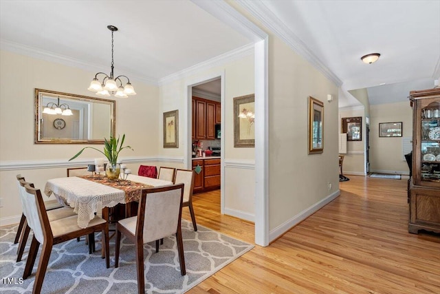 23 Northern Way Ct, Durham, NC 27712 - dining area featuring light wood finished floors, ornamental molding, and a chandelier