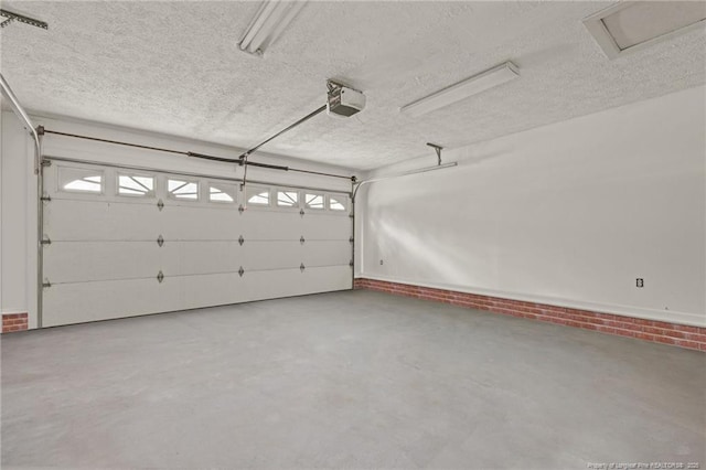 40 Blue Heron Ct, Sanford, NC 27332 - garage featuring a garage door opener