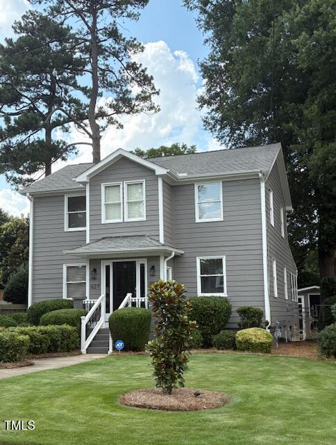 627 New Rd, Raleigh, NC 27608 - traditional home with a front yard
