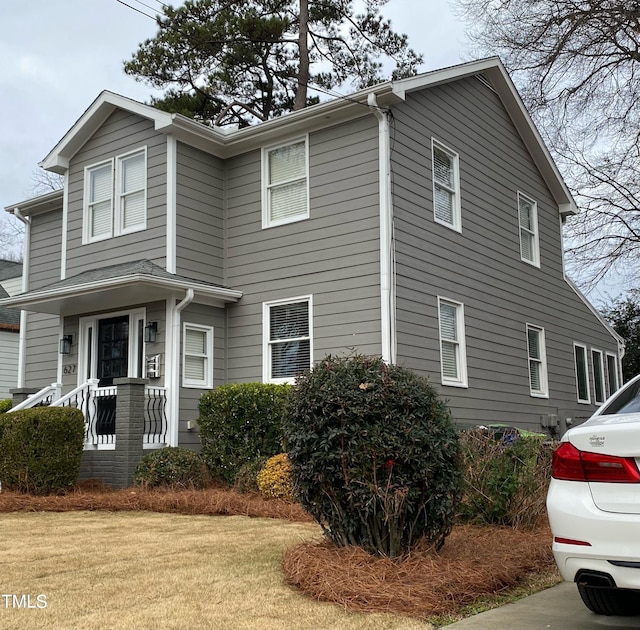 627 New Rd, Raleigh, NC 27608 - view of front facade featuring a front yard