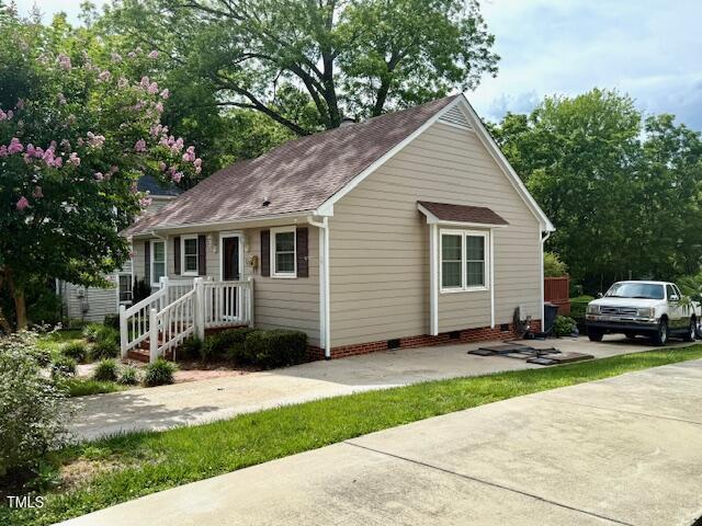 120 W Front St, Oxford, NC 27565 - single story home with crawl space and roof with shingles