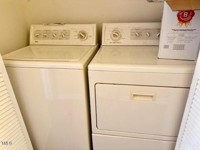 120 W Front St, Oxford, NC 27565 - laundry area featuring independent washer and dryer