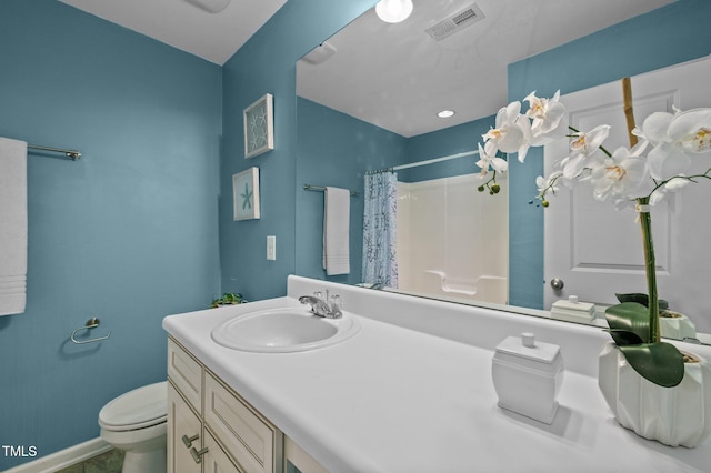 7 Faircroft Ct, Durham, NC 27703 - full bath with vanity and a shower with curtain