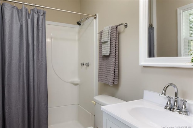 106 N 3rd St, Maxton, NC 28364 - full bathroom featuring curtained shower and vanity