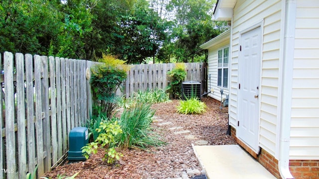 106 Knight Ct, Graham, NC 27253 - view of yard
