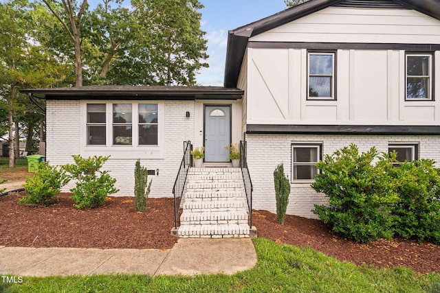 5400 Kaplan Dr, Raleigh, NC 27606 - split level home with brick siding