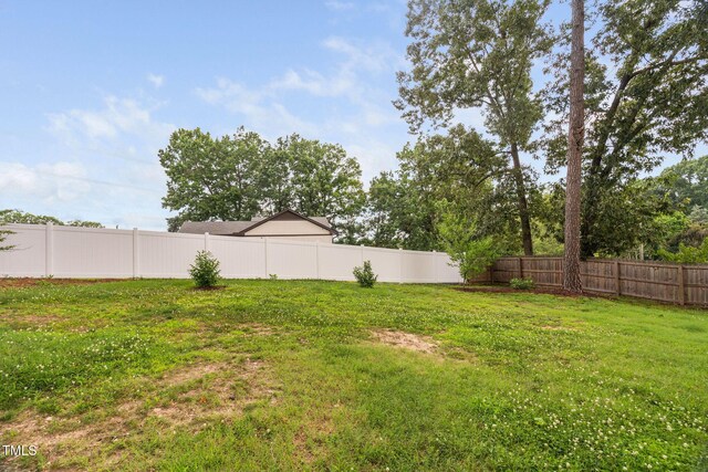 5400 Kaplan Dr, Raleigh, NC 27606 - view of yard
