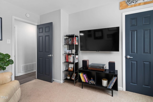 5400 Kaplan Dr, Raleigh, NC 27606 - living area featuring carpet floors and a desk