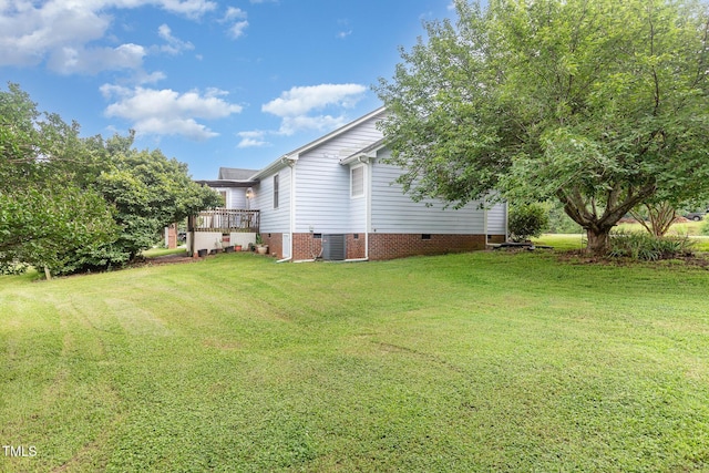 2312 Buckstone Ct, Fuquay Varina, NC 27526 - view of grassy yard featuring a wooden deck