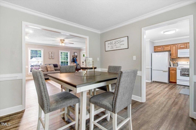204 Paul Pl, Goldsboro, NC 27534 - dining space with ornamental molding, light wood-style flooring, a textured ceiling, and a ceiling fan