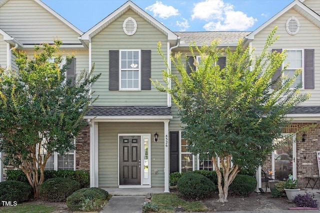 8326 Glenwood Springs Ct, Raleigh, NC 27616 - view of front of house with a shingled roof