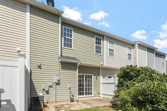 8326 Glenwood Springs Ct, Raleigh, NC 27616 - rear view of property