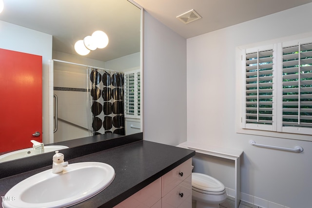 820 Runnymede Rd, Raleigh, NC 27607 - bathroom with vanity and curtained shower