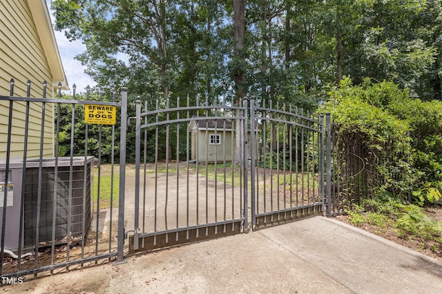 6205 Houndsman Ct, Raleigh, NC 27616 - view of gate
